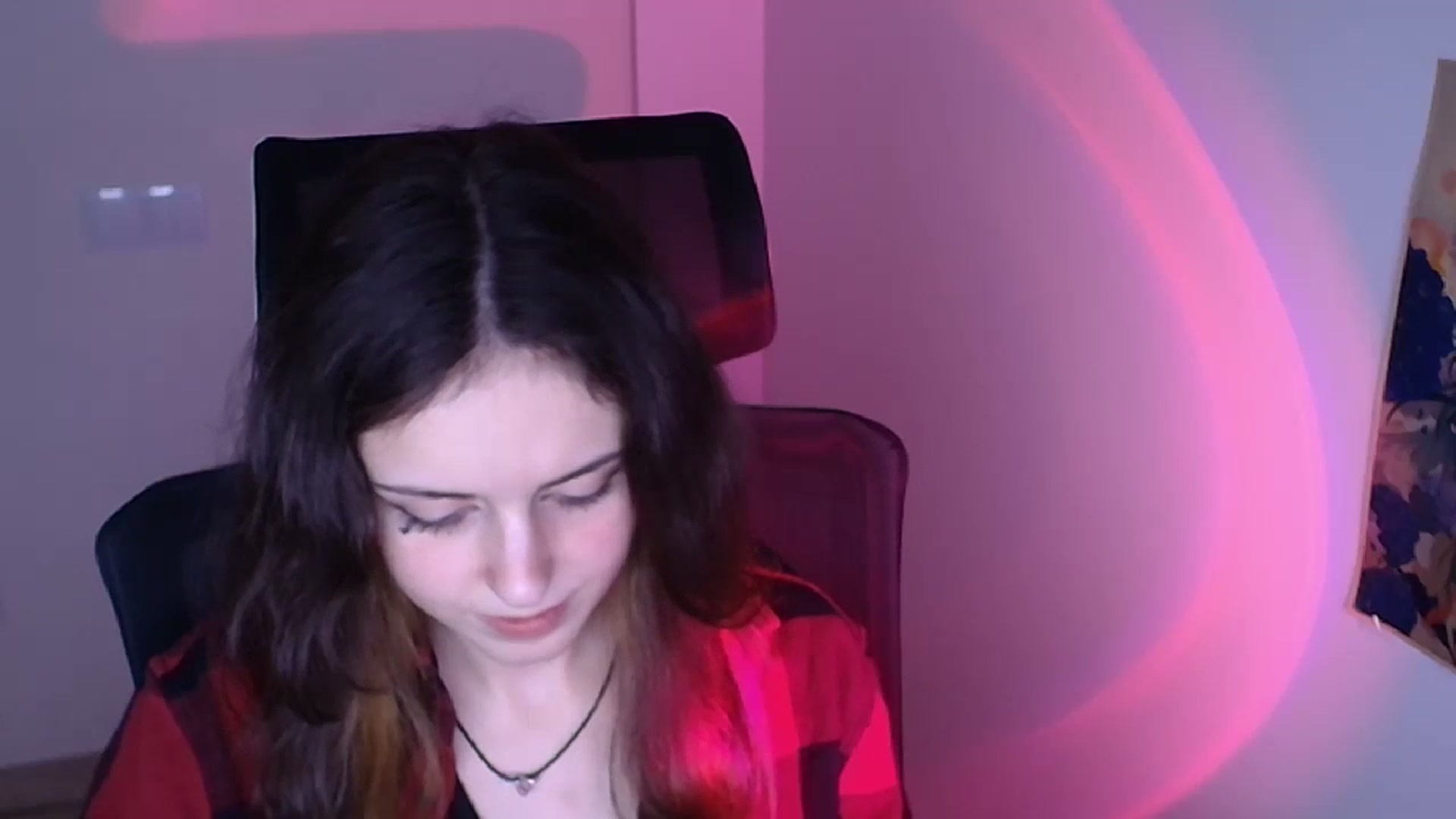 Gallery image thumbnail from Lurenn's myfreecams stream on, 11/27/2023, 08:41 image 15 of 20