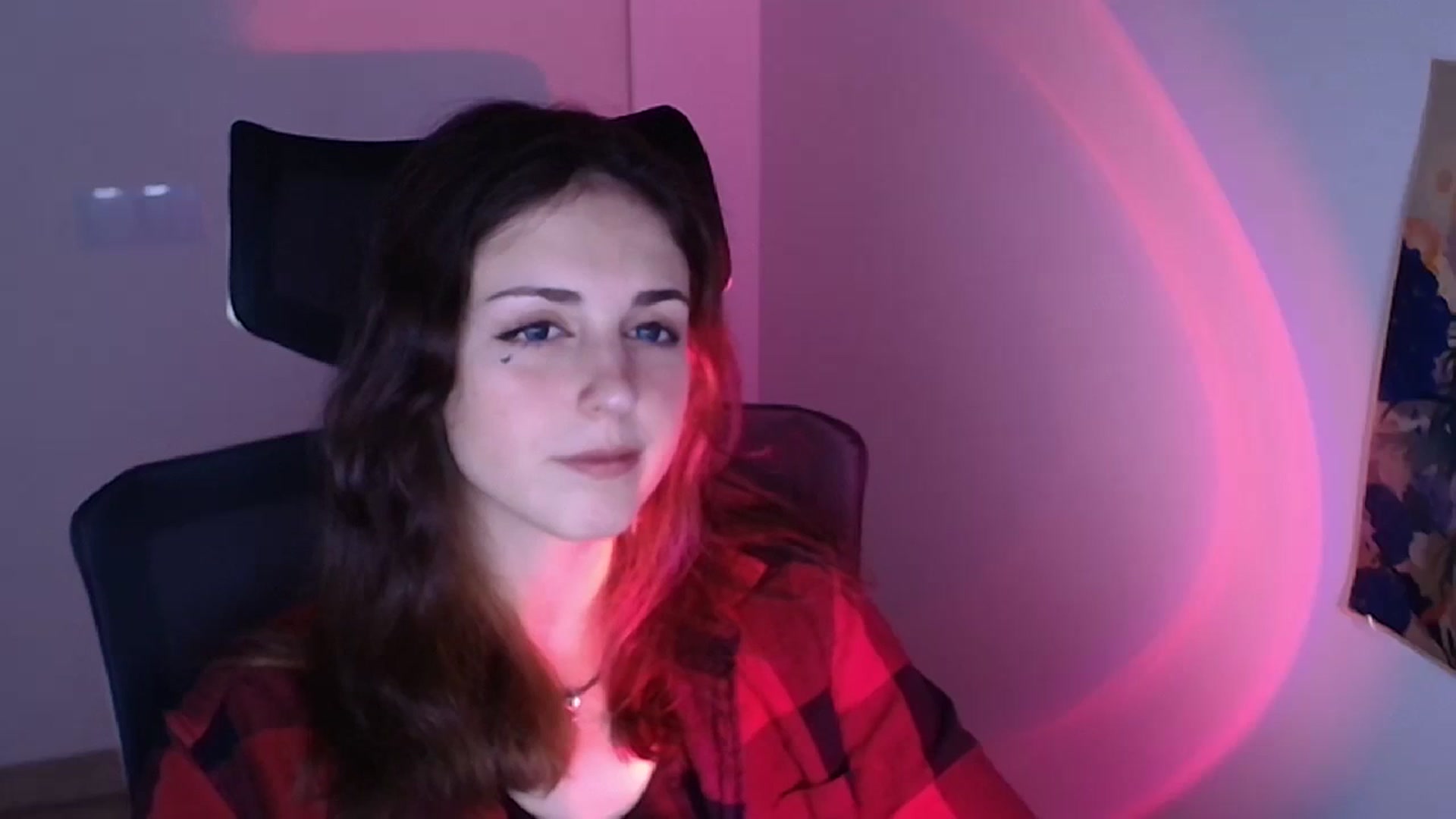 Gallery image thumbnail from Lurenn's myfreecams stream on, 11/27/2023, 08:41 image 1 of 20