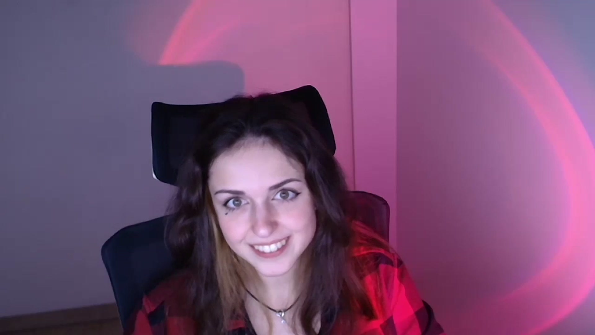 Gallery image thumbnail from Lurenn's myfreecams stream on, 11/27/2023, 09:45 image 20 of 20