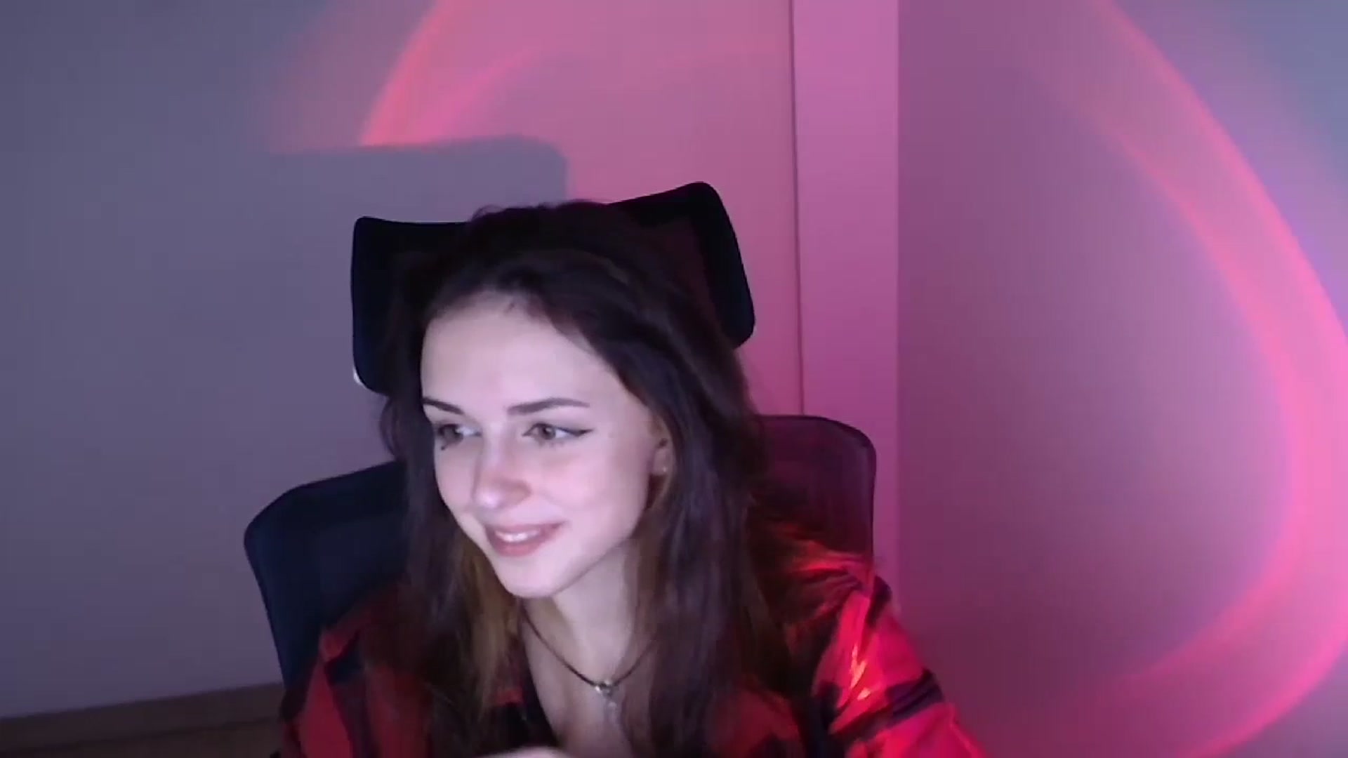Gallery image thumbnail from Lurenn's myfreecams stream on, 11/27/2023, 09:45 image 17 of 20