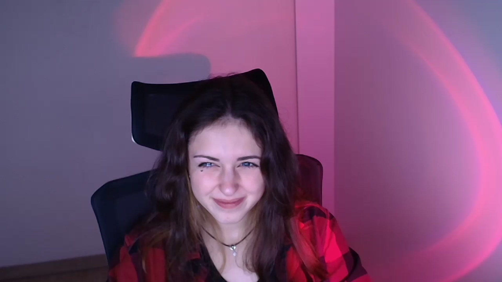 Gallery image thumbnail from Lurenn's myfreecams stream on, 11/27/2023, 09:45 image 15 of 20
