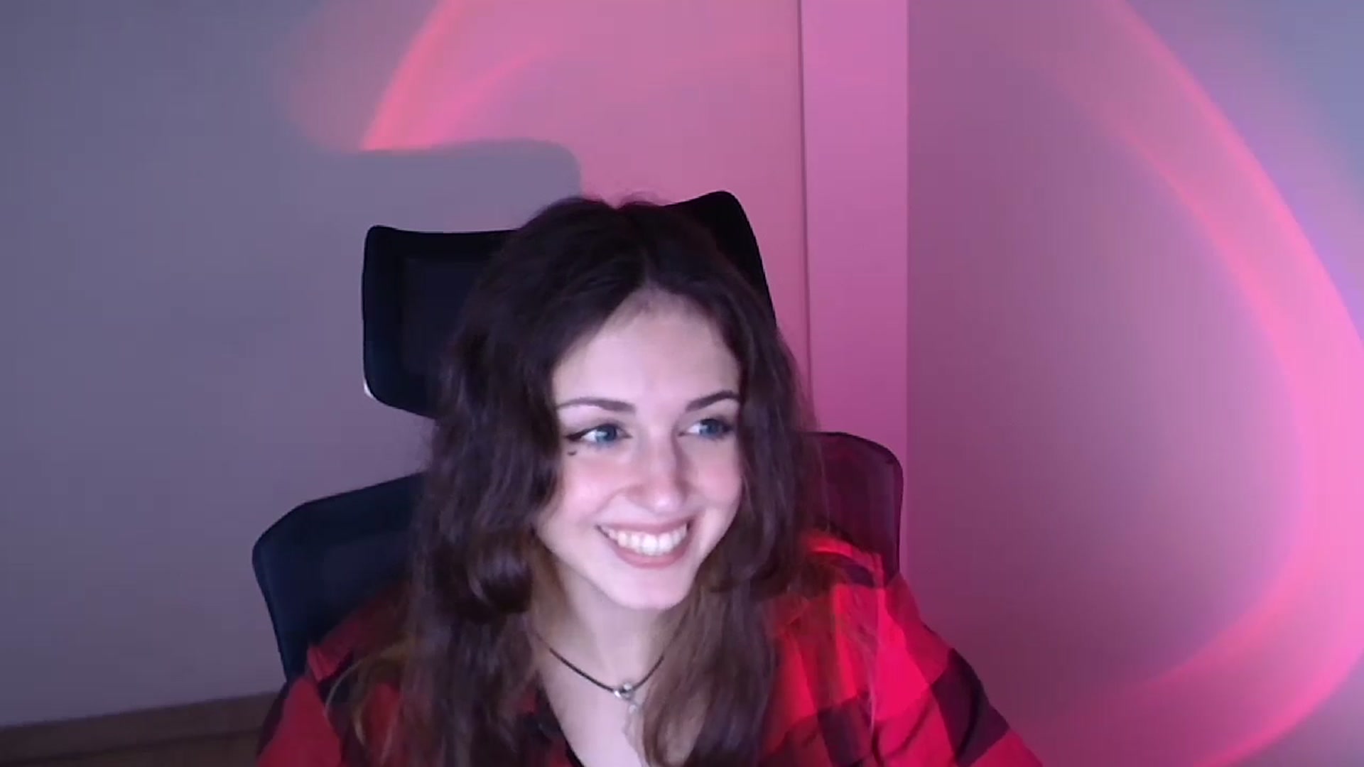 Gallery image thumbnail from Lurenn's myfreecams stream on, 11/27/2023, 09:45 image 2 of 20
