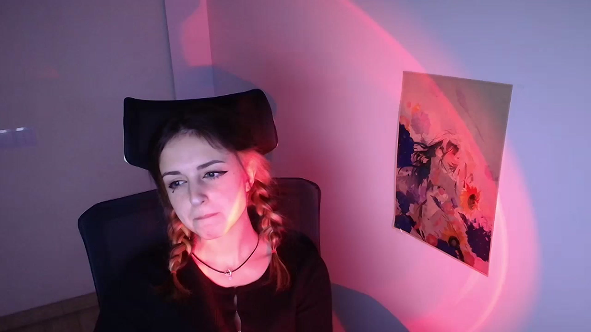 Gallery image thumbnail from Lurenn's myfreecams stream on, 11/28/2023, 15:46 image 12 of 20