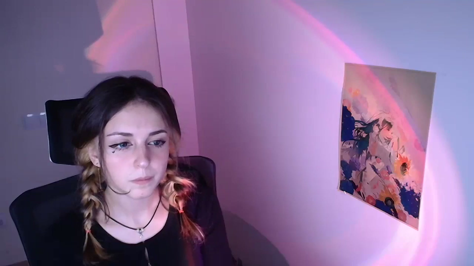 Gallery image thumbnail from Lurenn's myfreecams stream on, 11/28/2023, 18:52 image 19 of 20