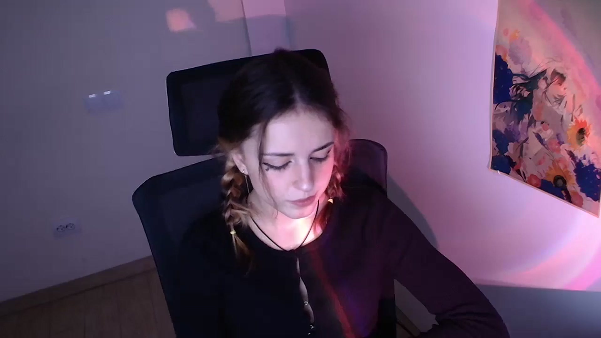 Gallery image thumbnail from Lurenn's myfreecams stream on, 11/29/2023, 09:48 image 11 of 20