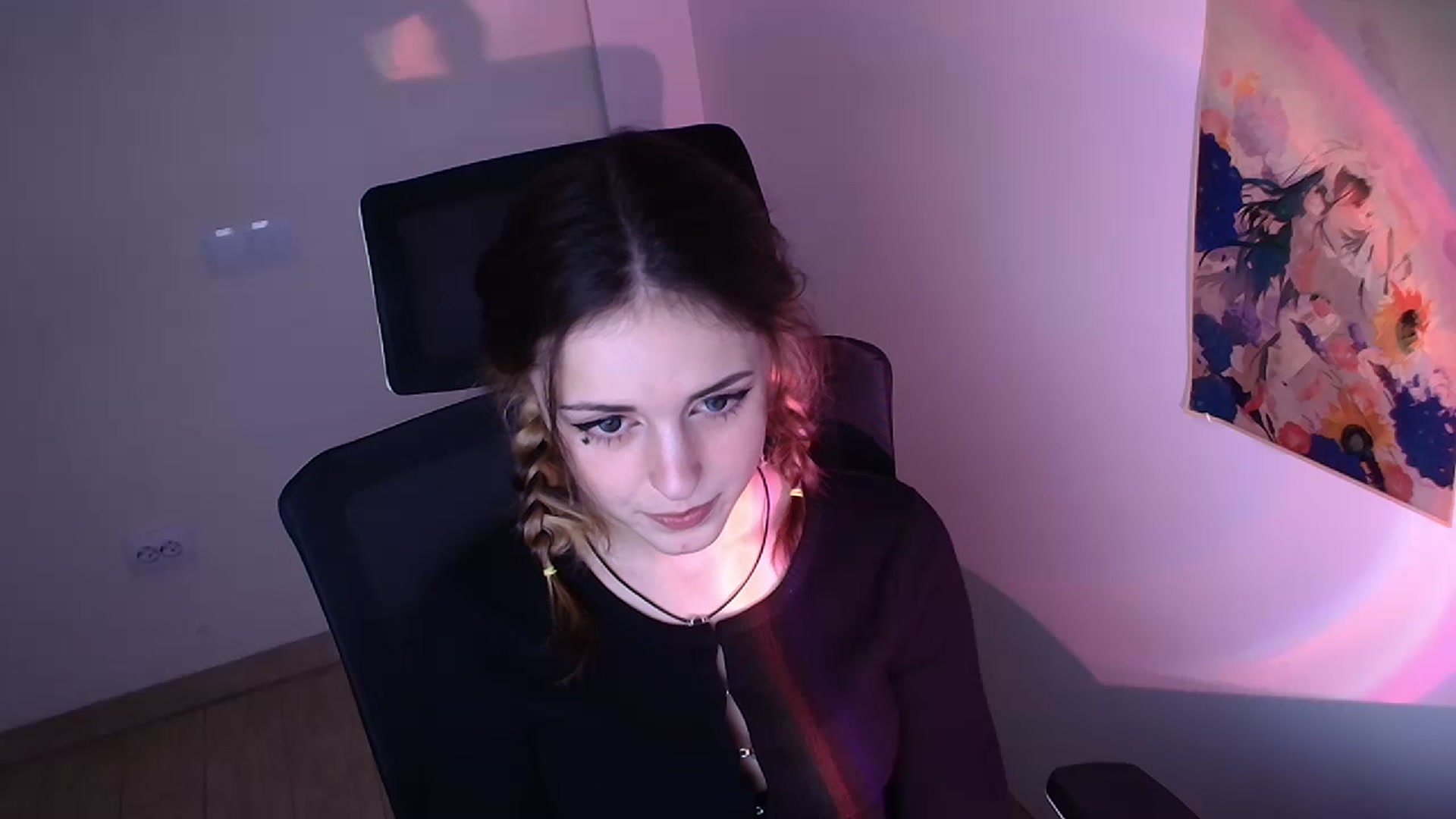 Gallery image thumbnail from Lurenn's myfreecams stream on, 11/29/2023, 09:48 image 6 of 20