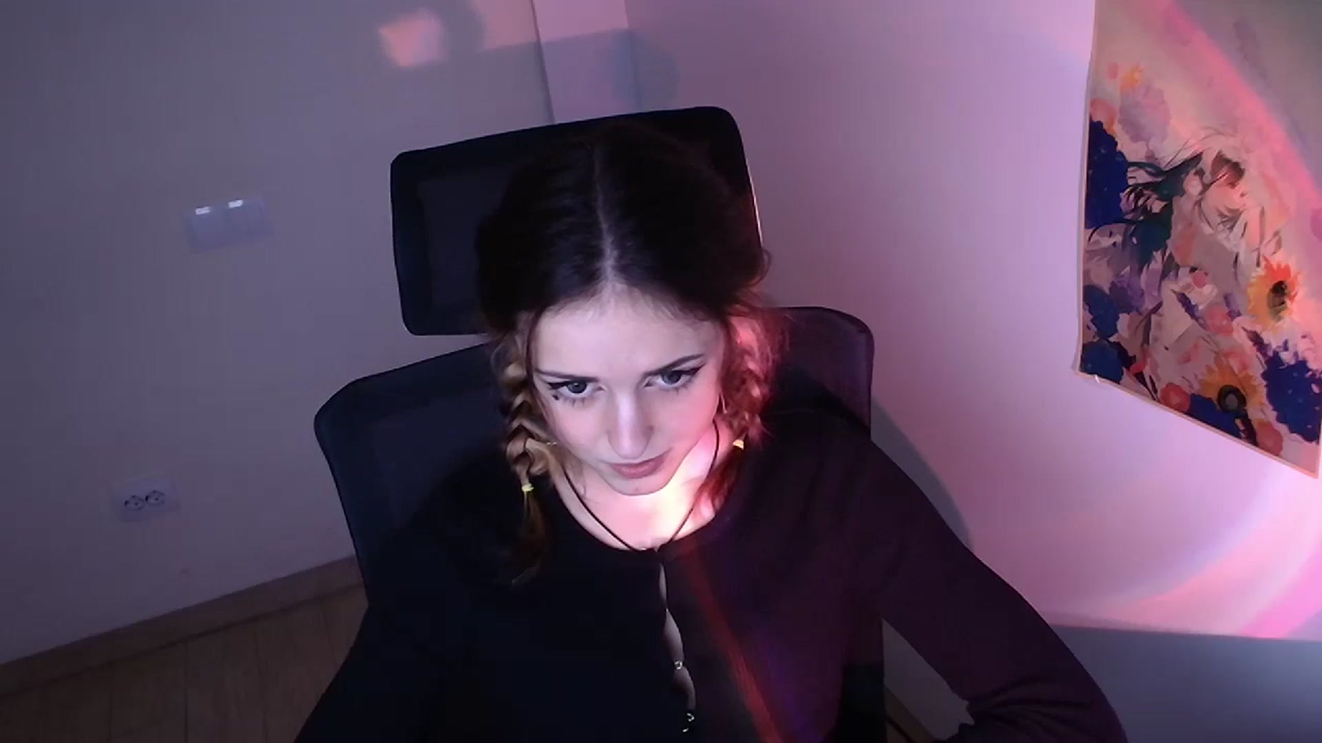 Gallery image thumbnail from Lurenn's myfreecams stream on, 11/29/2023, 09:48 image 13 of 20