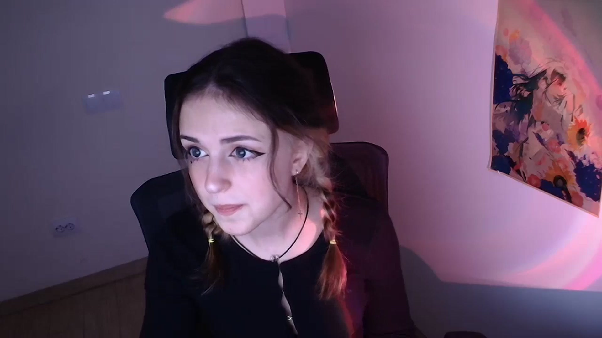 Gallery image thumbnail from Lurenn's myfreecams stream on, 11/29/2023, 09:48 image 19 of 20