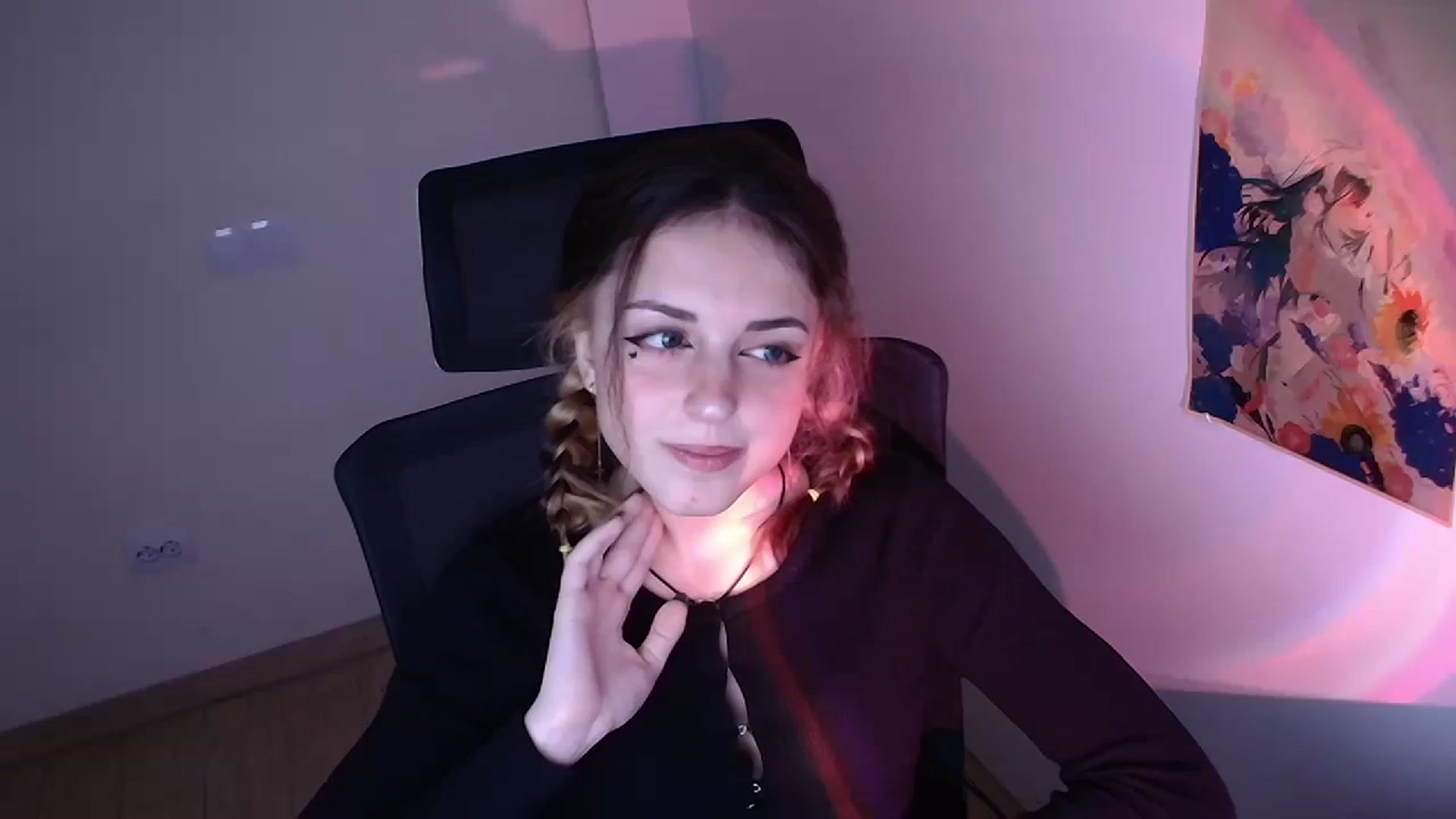 Gallery image thumbnail from Lurenn's myfreecams stream on, 11/29/2023, 09:48 image 14 of 20