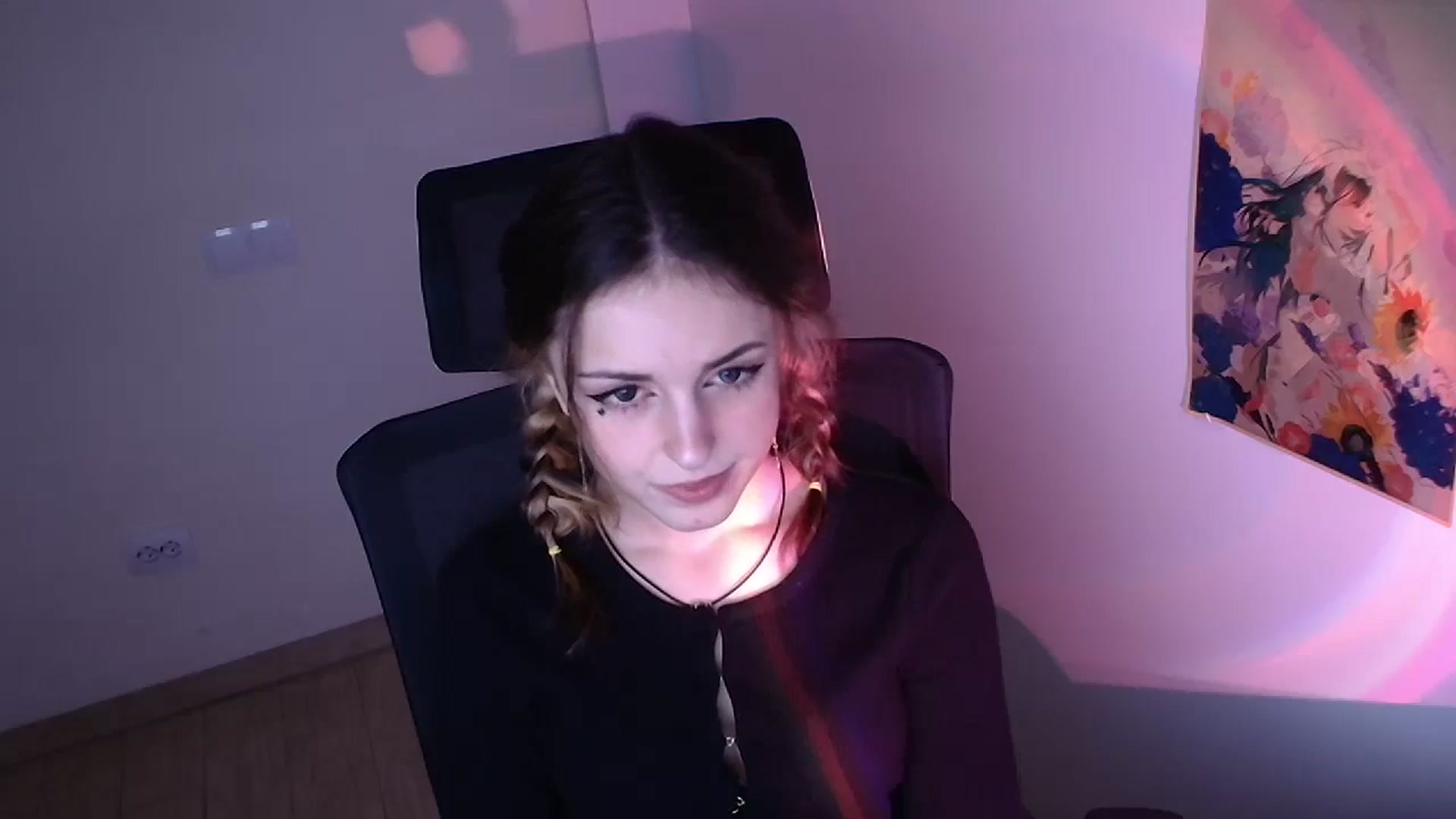 Gallery image thumbnail from Lurenn's myfreecams stream on, 11/29/2023, 09:48 image 9 of 20