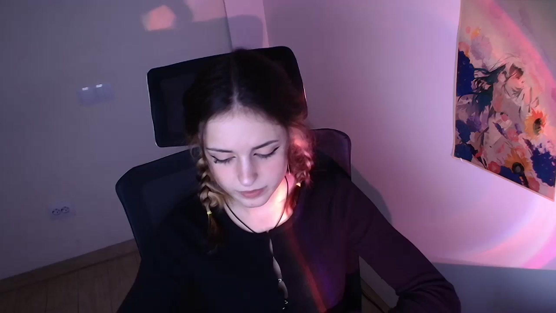 Gallery image thumbnail from Lurenn's myfreecams stream on, 11/29/2023, 09:48 image 10 of 20