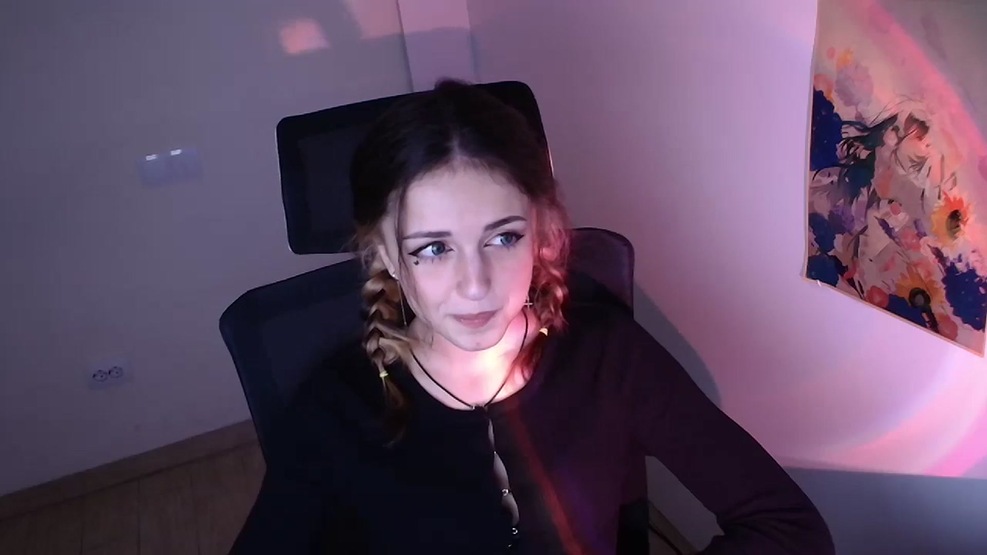 Gallery image thumbnail from Lurenn's myfreecams stream on, 11/29/2023, 09:48 image 15 of 20