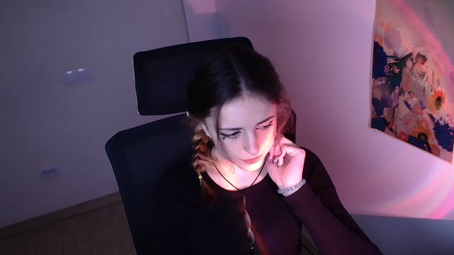 Gallery image thumbnail from Lurenn's myfreecams stream on, 11/29/2023, 09:48 image 17 of 20