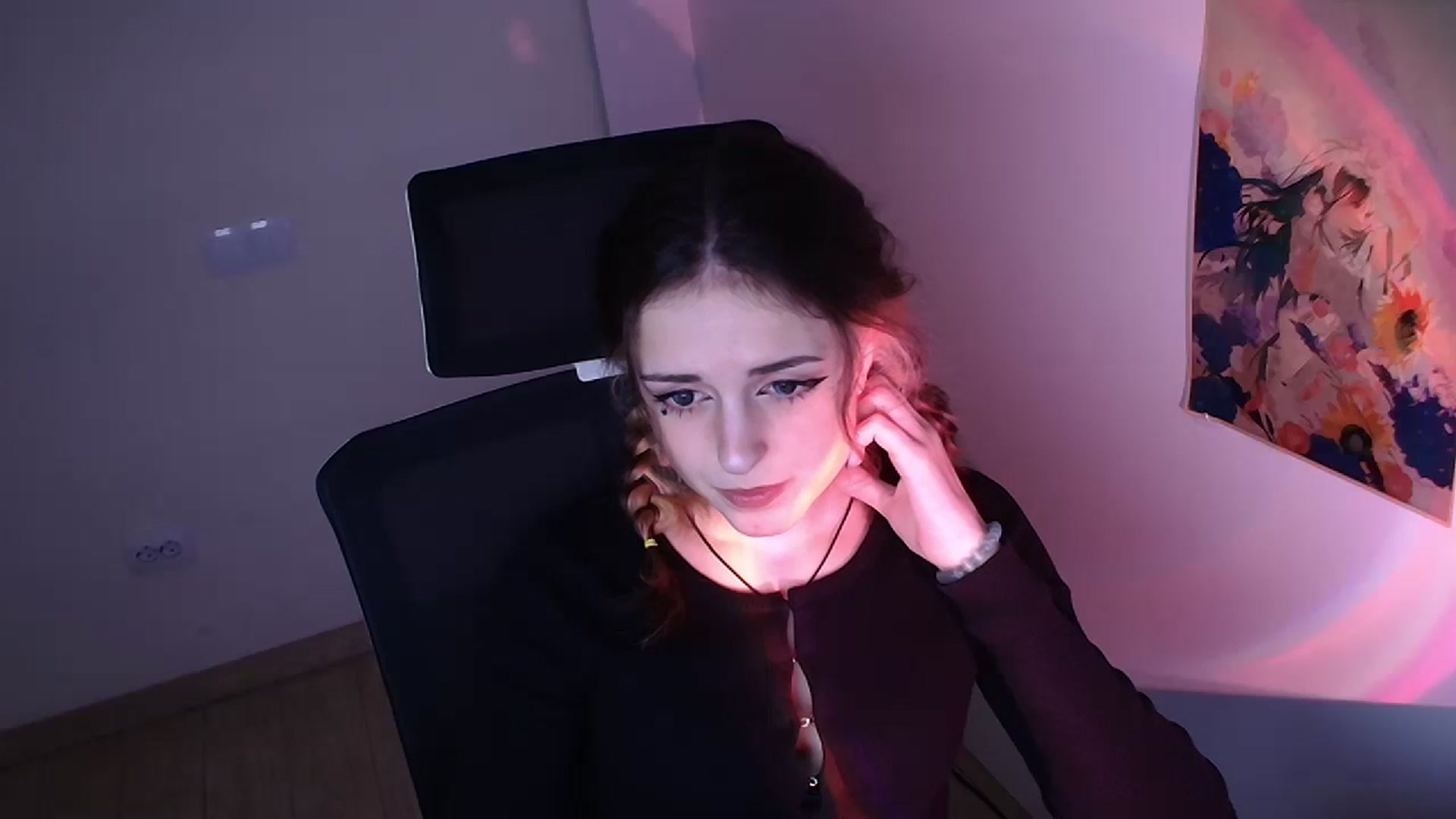 Gallery image thumbnail from Lurenn's myfreecams stream on, 11/29/2023, 09:48 image 16 of 20
