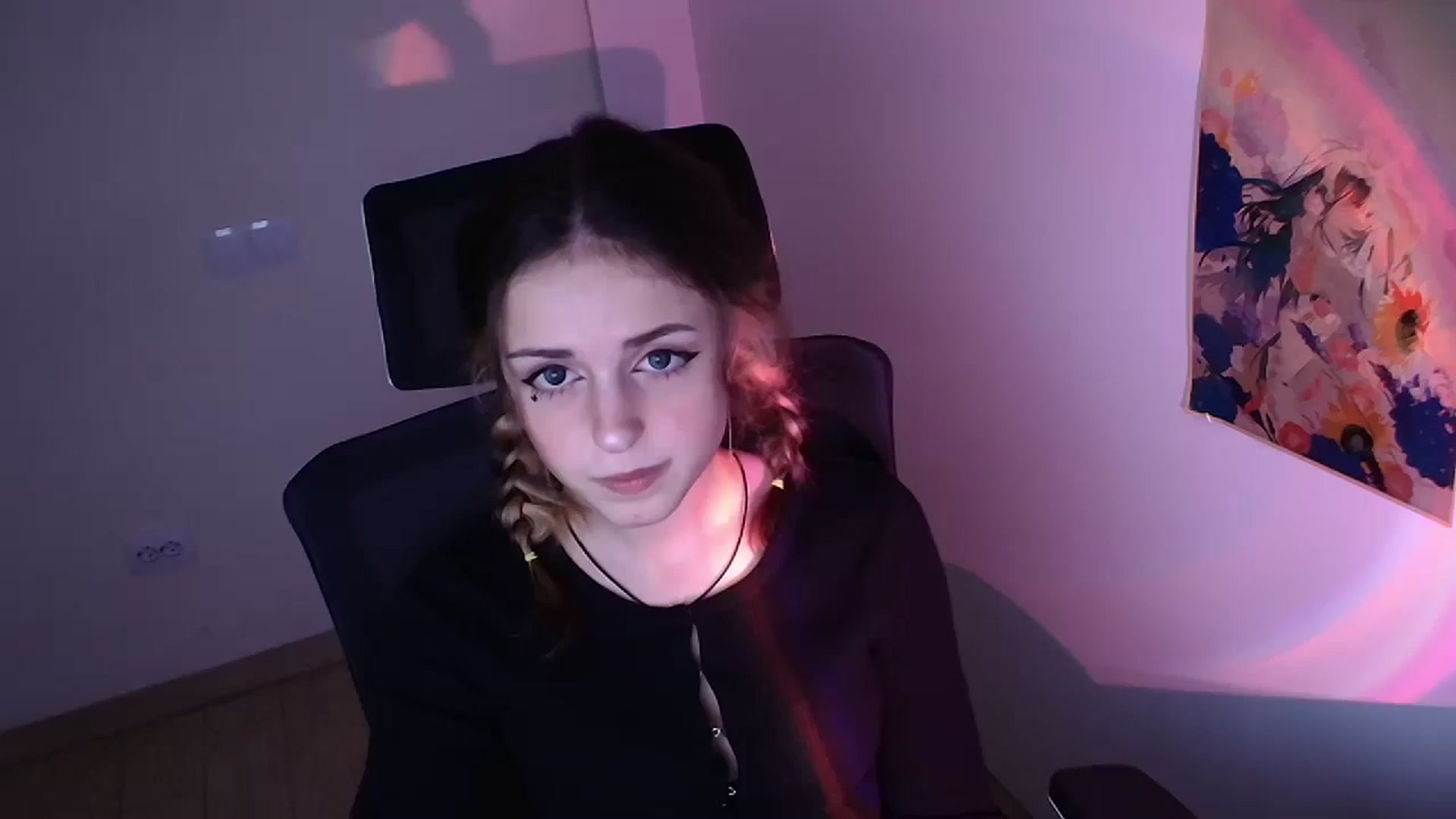 Gallery image thumbnail from Lurenn's myfreecams stream on, 11/29/2023, 09:48 image 4 of 20