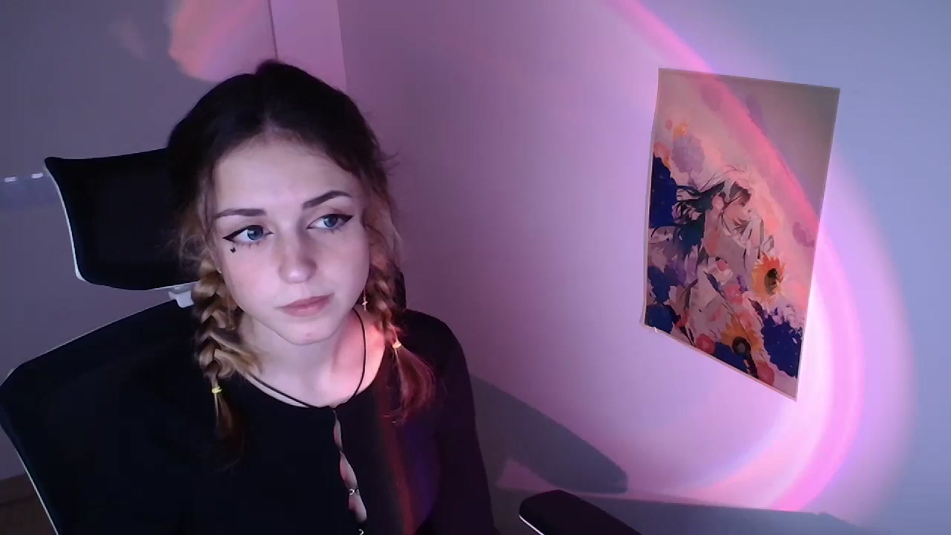 Gallery image thumbnail from Lurenn's myfreecams stream on, 11/29/2023, 11:36 image 15 of 20