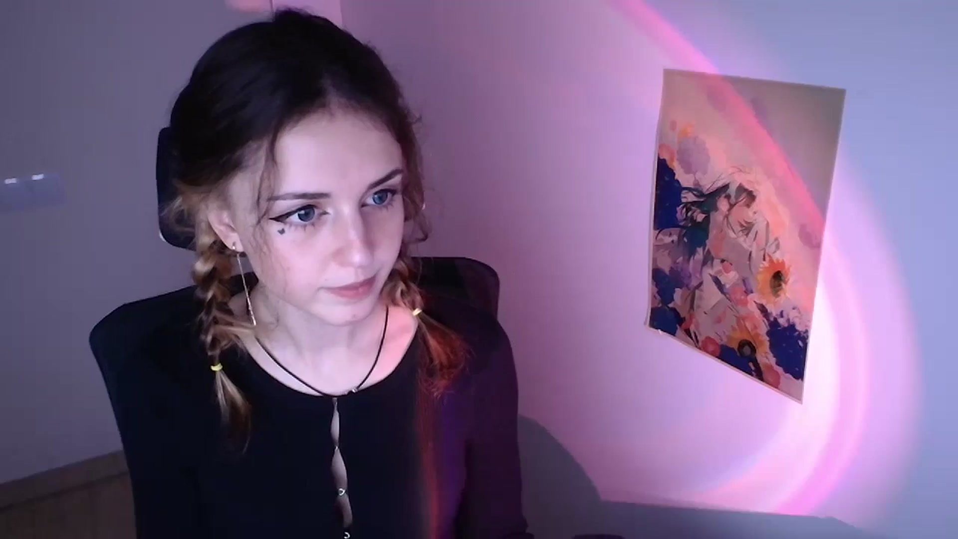 Gallery image thumbnail from Lurenn's myfreecams stream on, 11/29/2023, 11:36 image 10 of 20