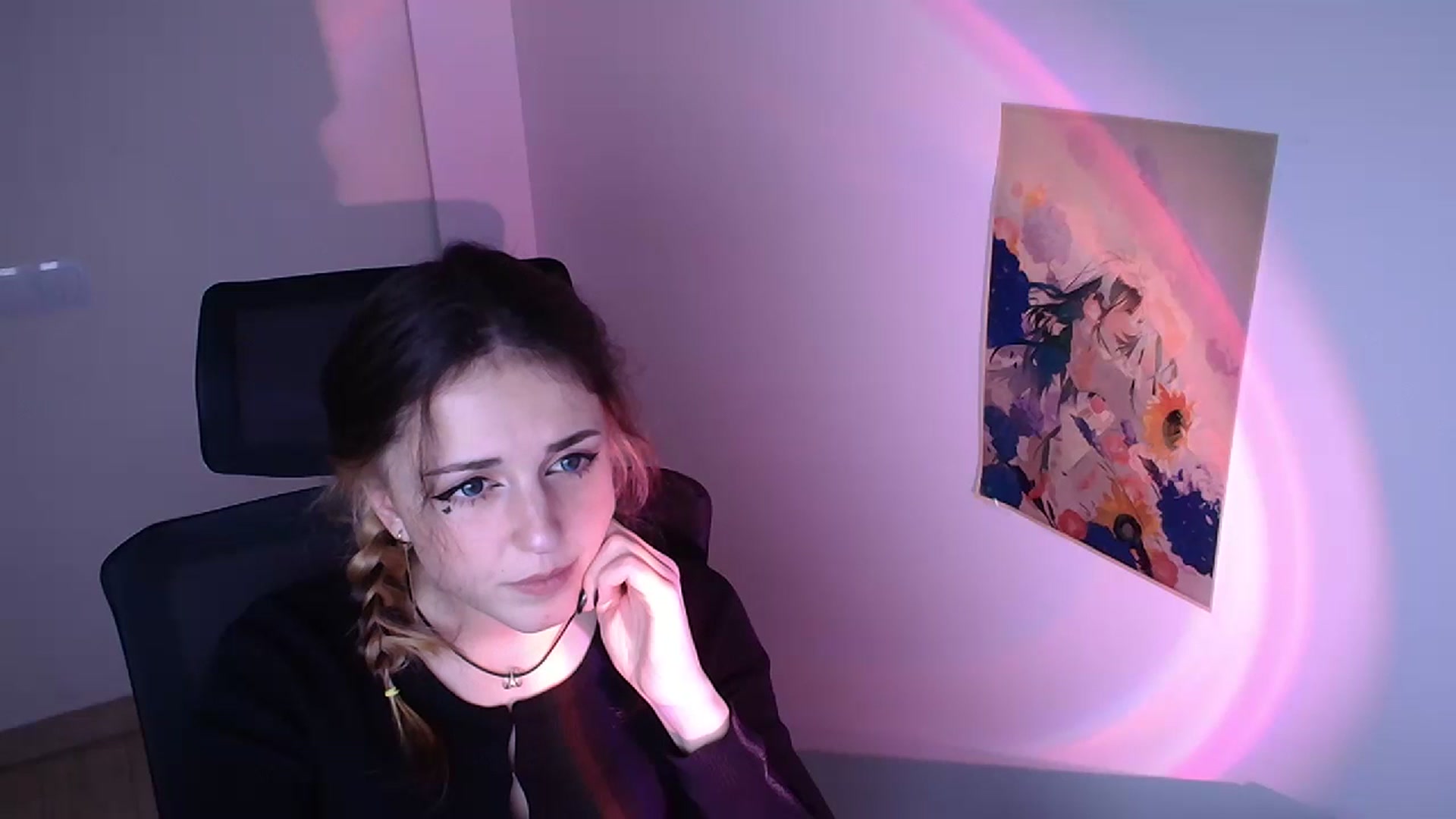 Gallery image thumbnail from Lurenn's myfreecams stream on, 11/29/2023, 12:52 image 17 of 20