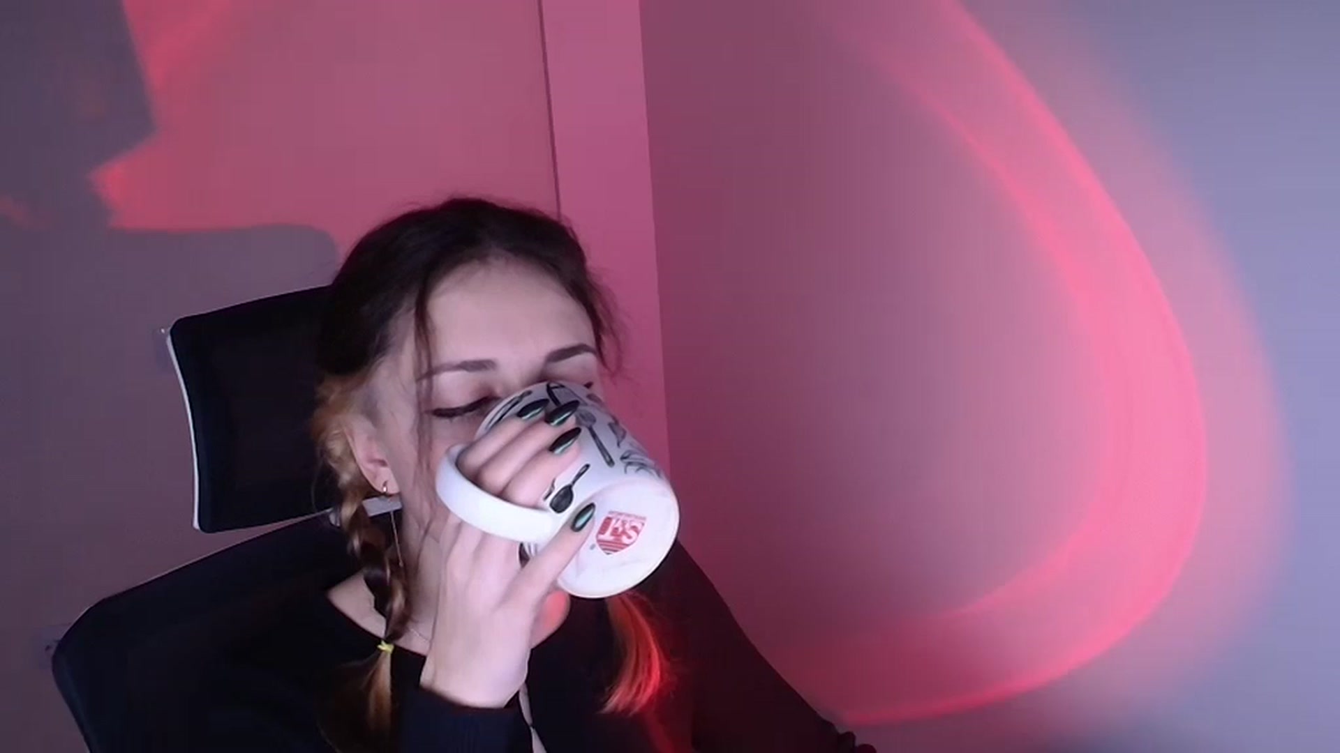 Gallery image thumbnail from Lurenn's myfreecams stream on, 12/02/2023, 21:44 image 5 of 20