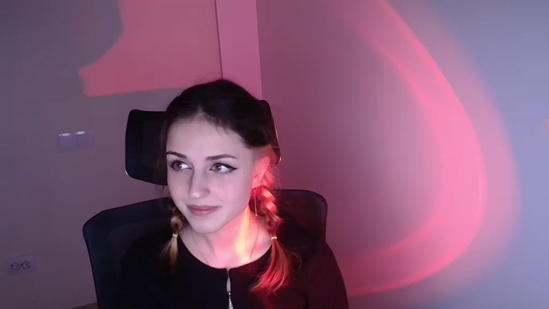 Gallery image thumbnail from Lurenn's myfreecams stream on, 12/02/2023, 21:44 image 20 of 20