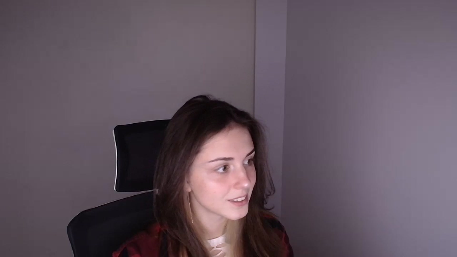 Gallery image thumbnail from Lurenn's myfreecams stream on, 12/04/2023, 14:04 image 10 of 20