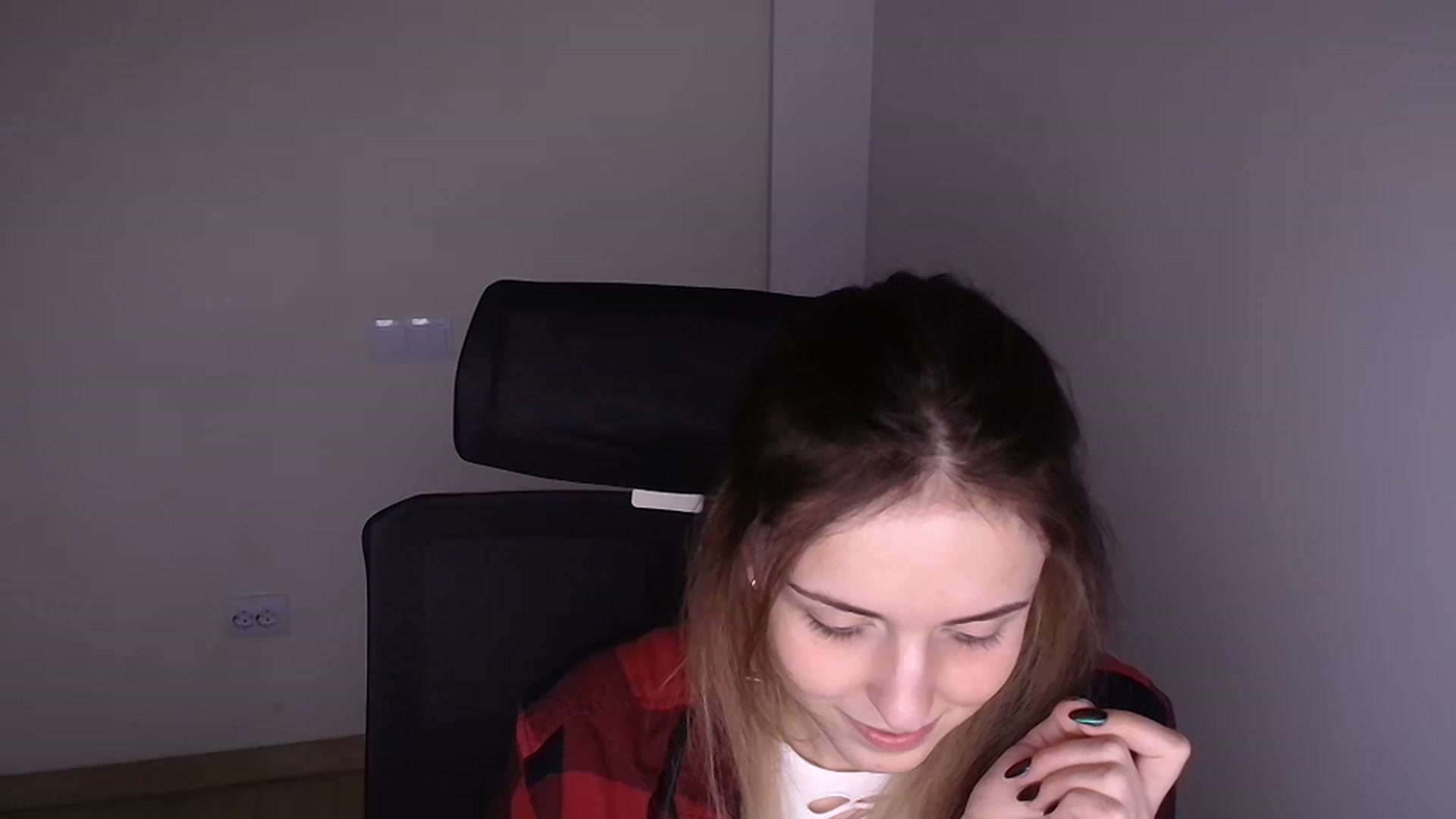 Gallery image thumbnail from Lurenn's myfreecams stream on, 12/04/2023, 17:32 image 19 of 20