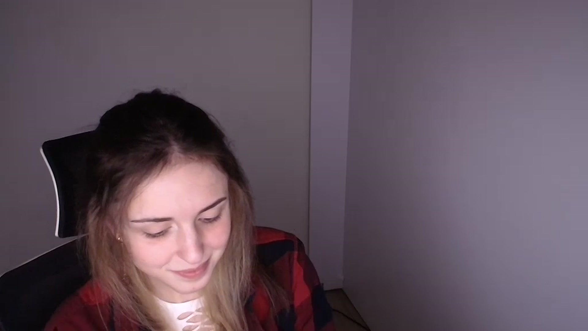 Gallery image thumbnail from Lurenn's myfreecams stream on, 12/04/2023, 17:32 image 4 of 20