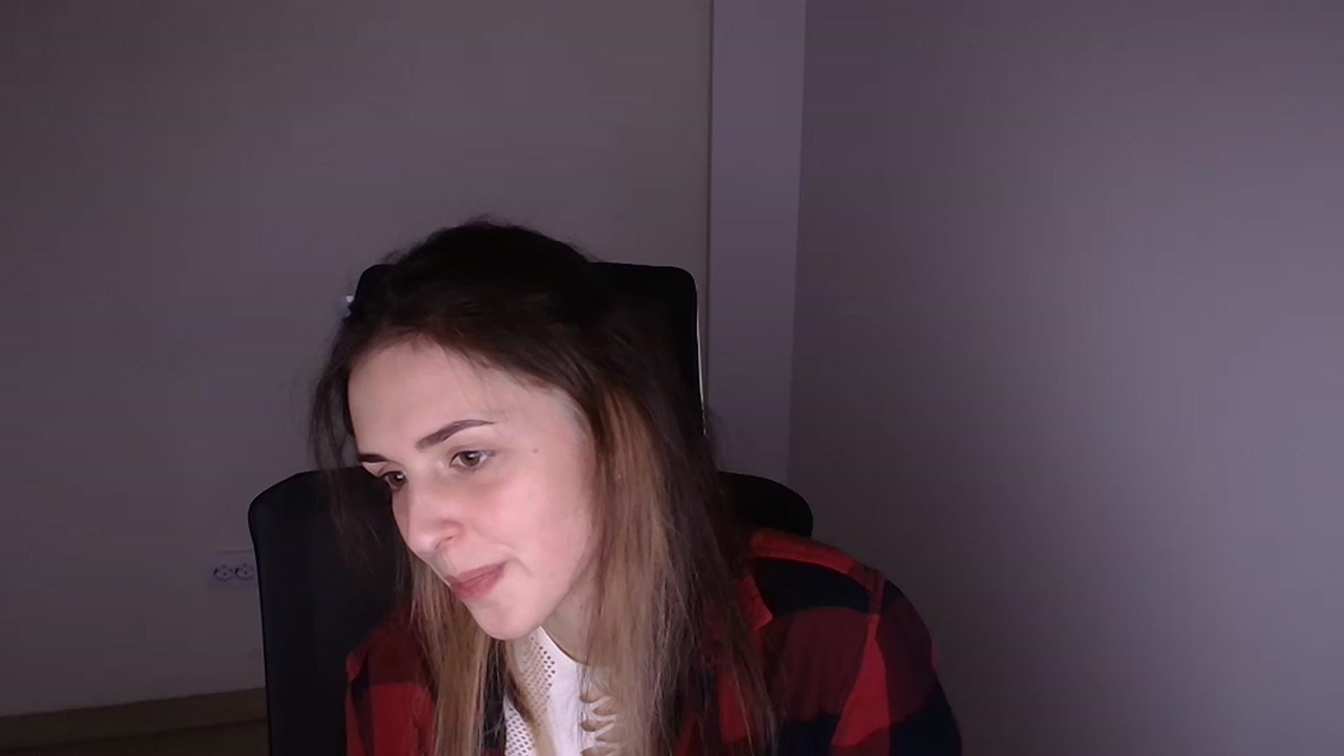 Gallery image thumbnail from Lurenn's myfreecams stream on, 12/04/2023, 17:32 image 13 of 20
