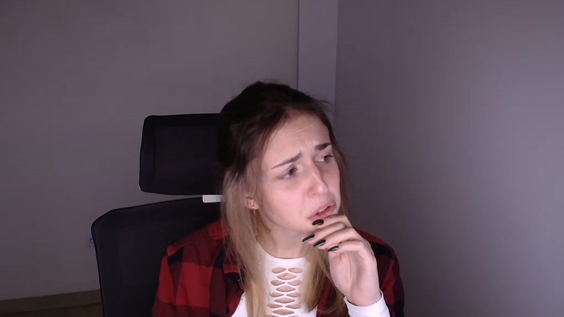 Gallery image thumbnail from Lurenn's myfreecams stream on, 12/04/2023, 17:32 image 6 of 20