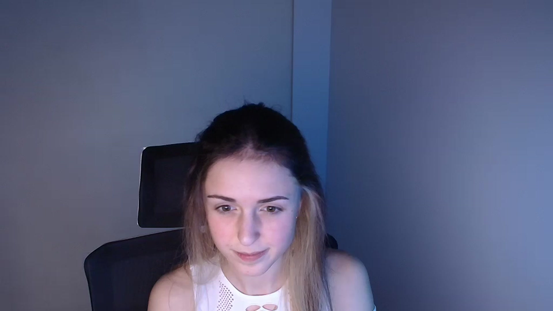 Gallery image thumbnail from Lurenn's myfreecams stream on, 12/04/2023, 19:20 image 3 of 20