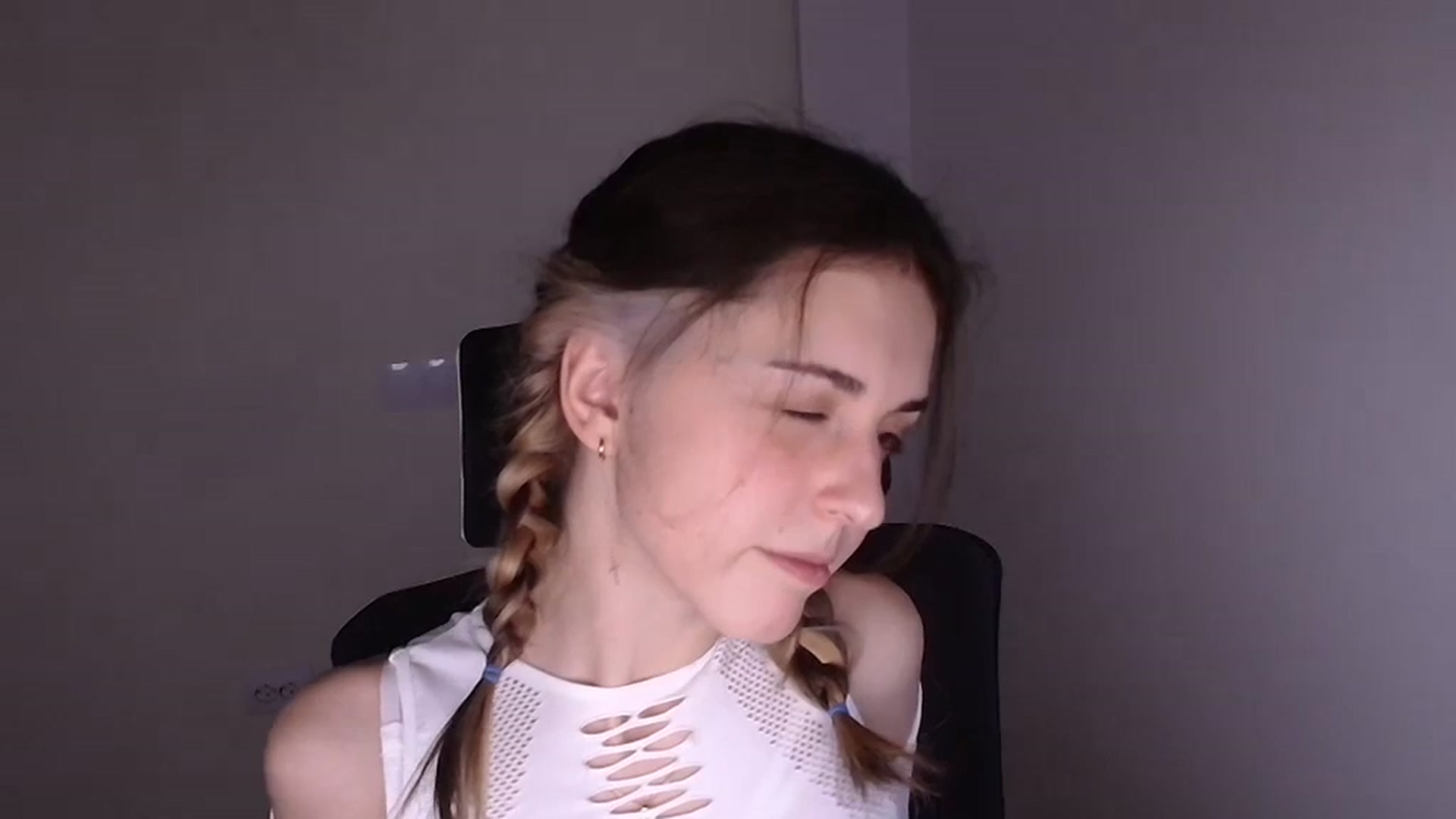 Gallery image thumbnail from Lurenn's myfreecams stream on, 12/05/2023, 14:53 image 12 of 20