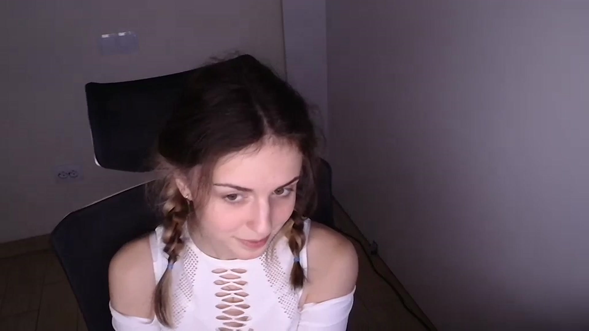 Gallery image thumbnail from Lurenn's myfreecams stream on, 12/05/2023, 18:58 image 18 of 20
