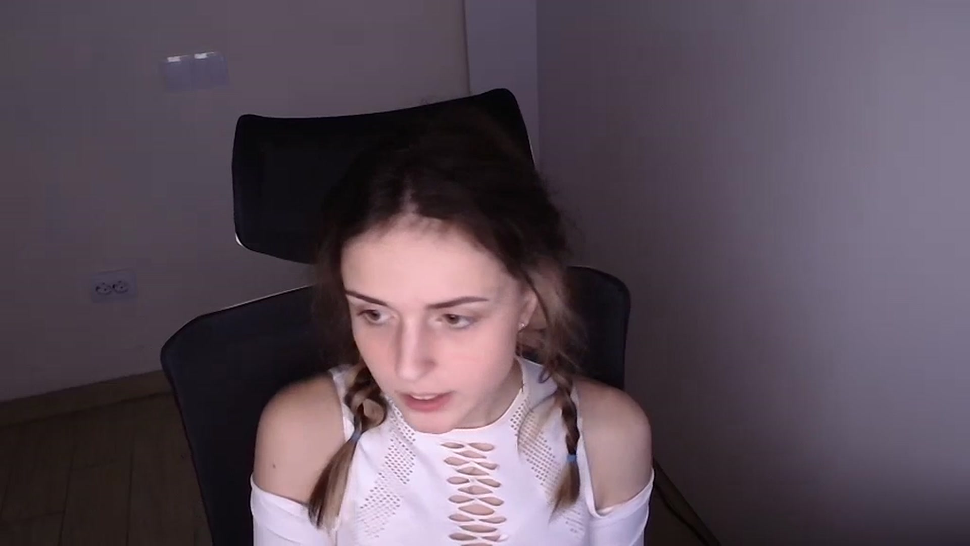 Gallery image thumbnail from Lurenn's myfreecams stream on, 12/05/2023, 18:58 image 16 of 20