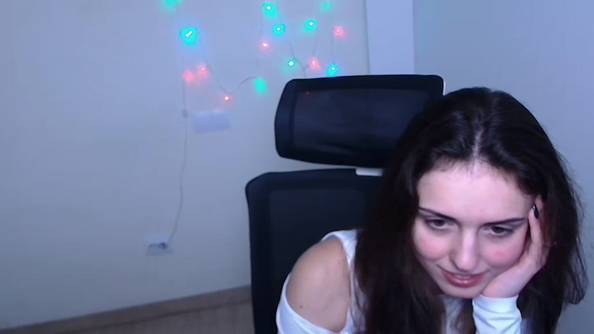Gallery image thumbnail from Lurenn's myfreecams stream on, 12/08/2023, 09:07 image 5 of 20