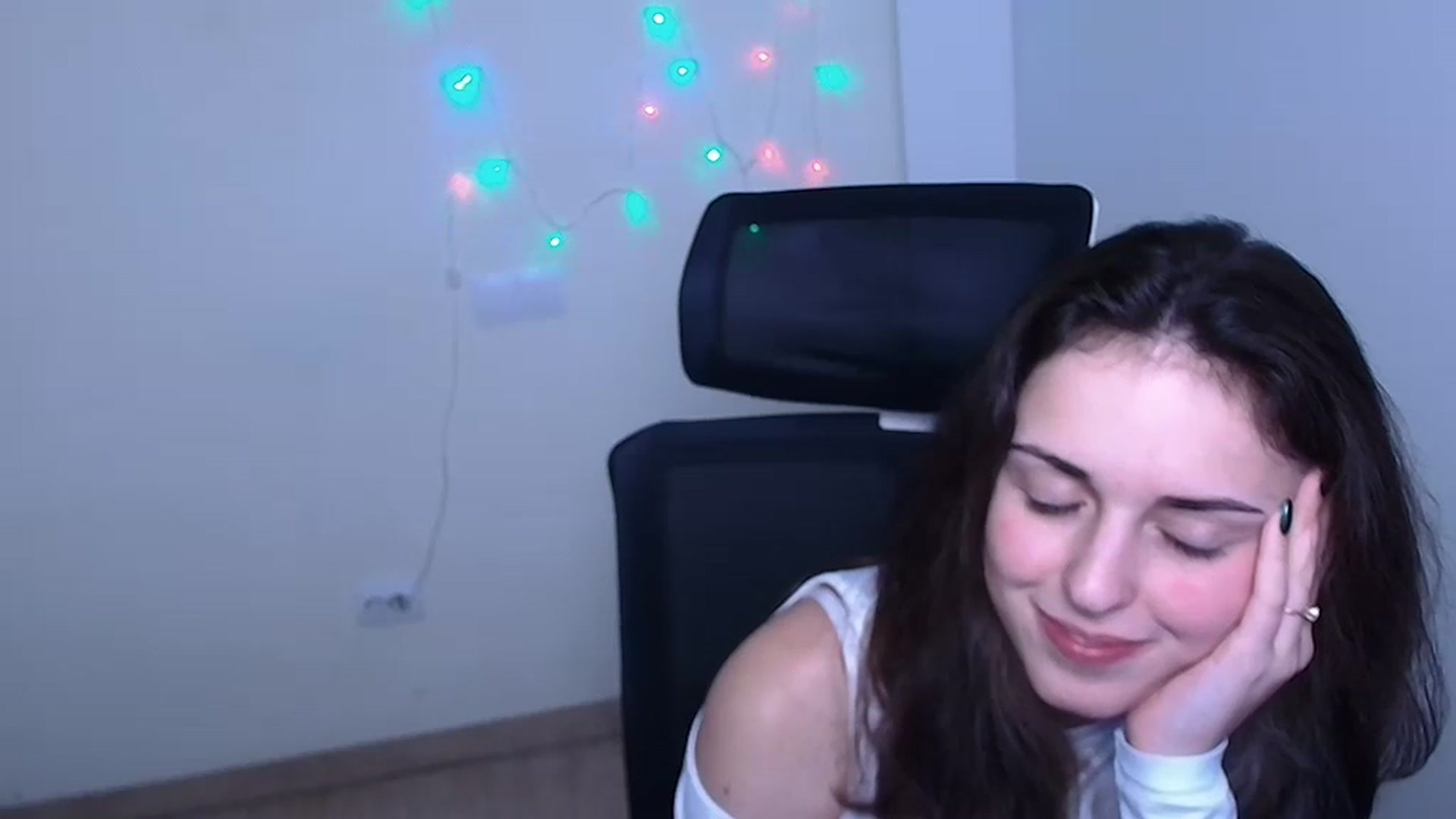 Gallery image thumbnail from Lurenn's myfreecams stream on, 12/08/2023, 09:07 image 4 of 20