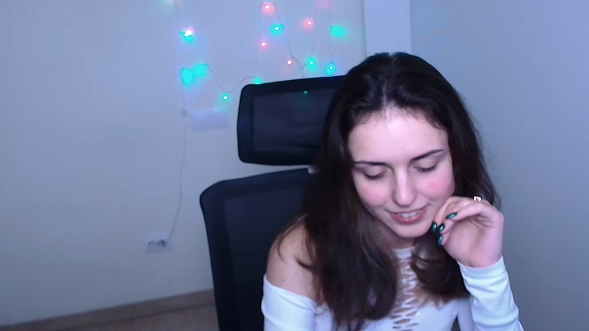 Gallery image thumbnail from Lurenn's myfreecams stream on, 12/08/2023, 09:07 image 1 of 20