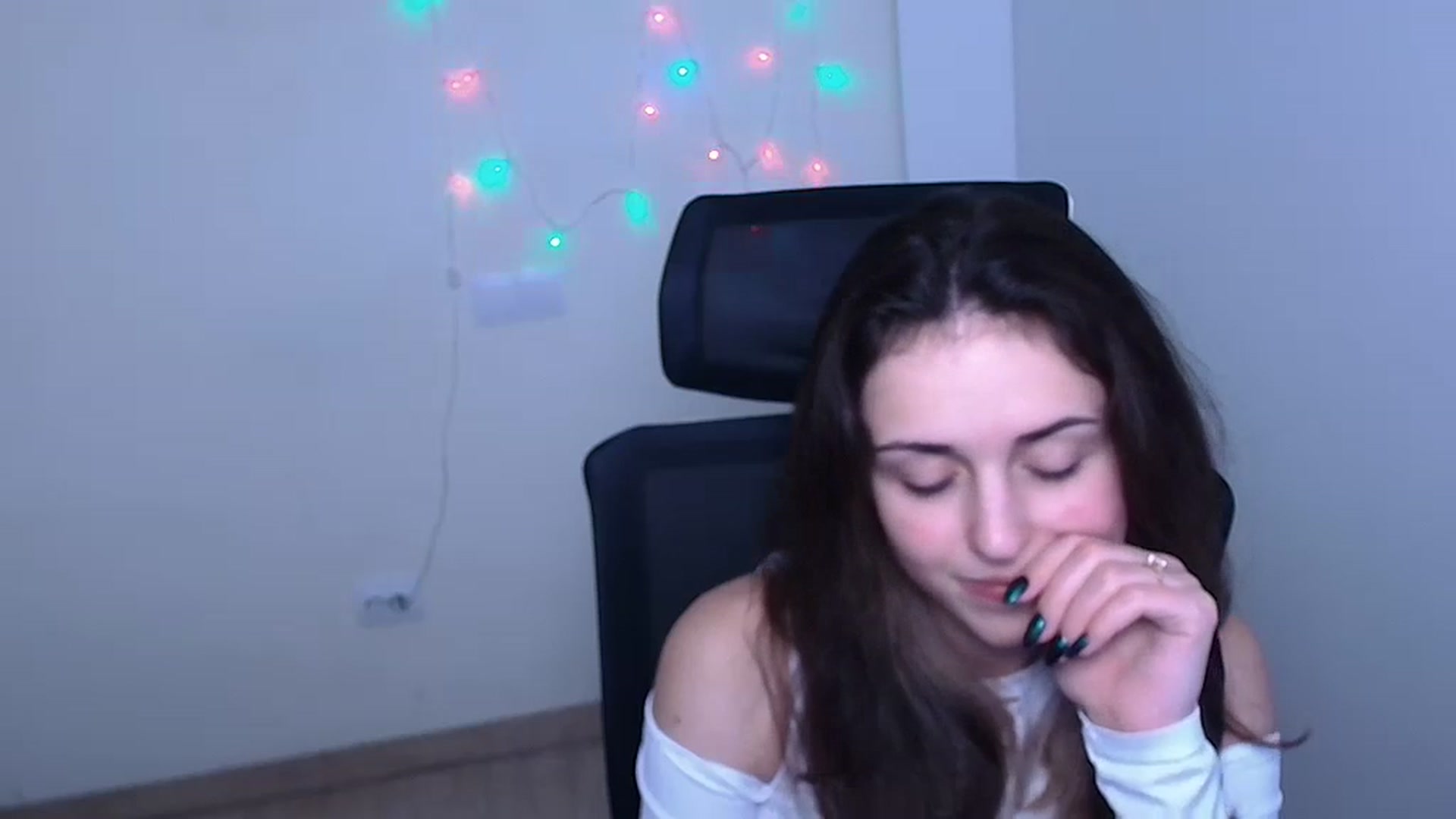 Gallery image thumbnail from Lurenn's myfreecams stream on, 12/08/2023, 09:07 image 6 of 20