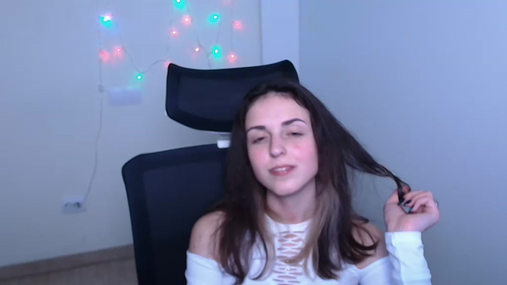 Gallery image thumbnail from Lurenn's myfreecams stream on, 12/08/2023, 09:55 image 12 of 20