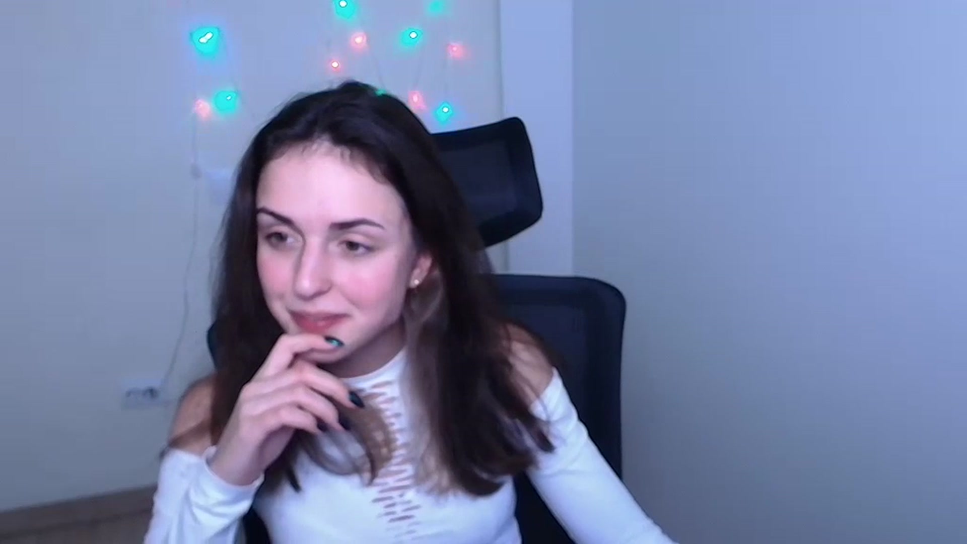 Gallery image thumbnail from Lurenn's myfreecams stream on, 12/08/2023, 10:13 image 4 of 20