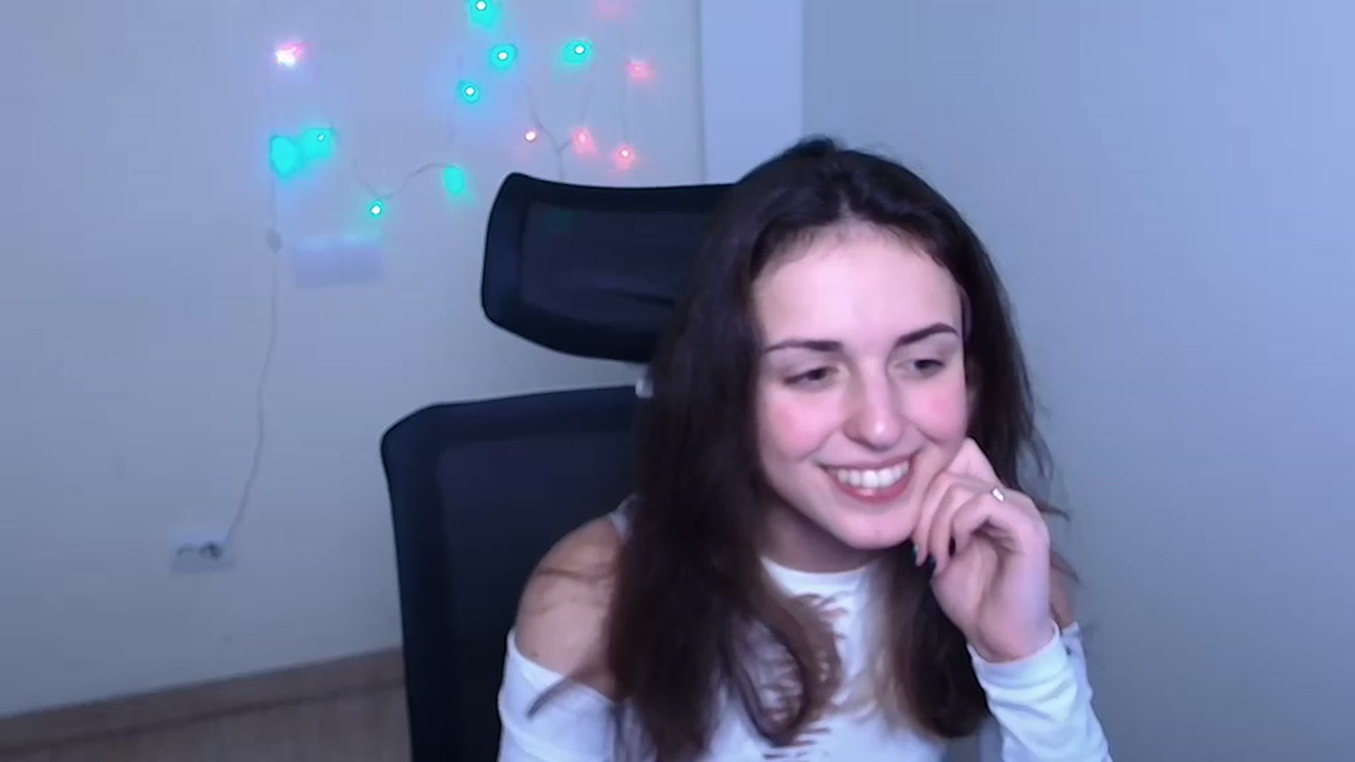 Gallery image thumbnail from Lurenn's myfreecams stream on, 12/08/2023, 10:13 image 6 of 20
