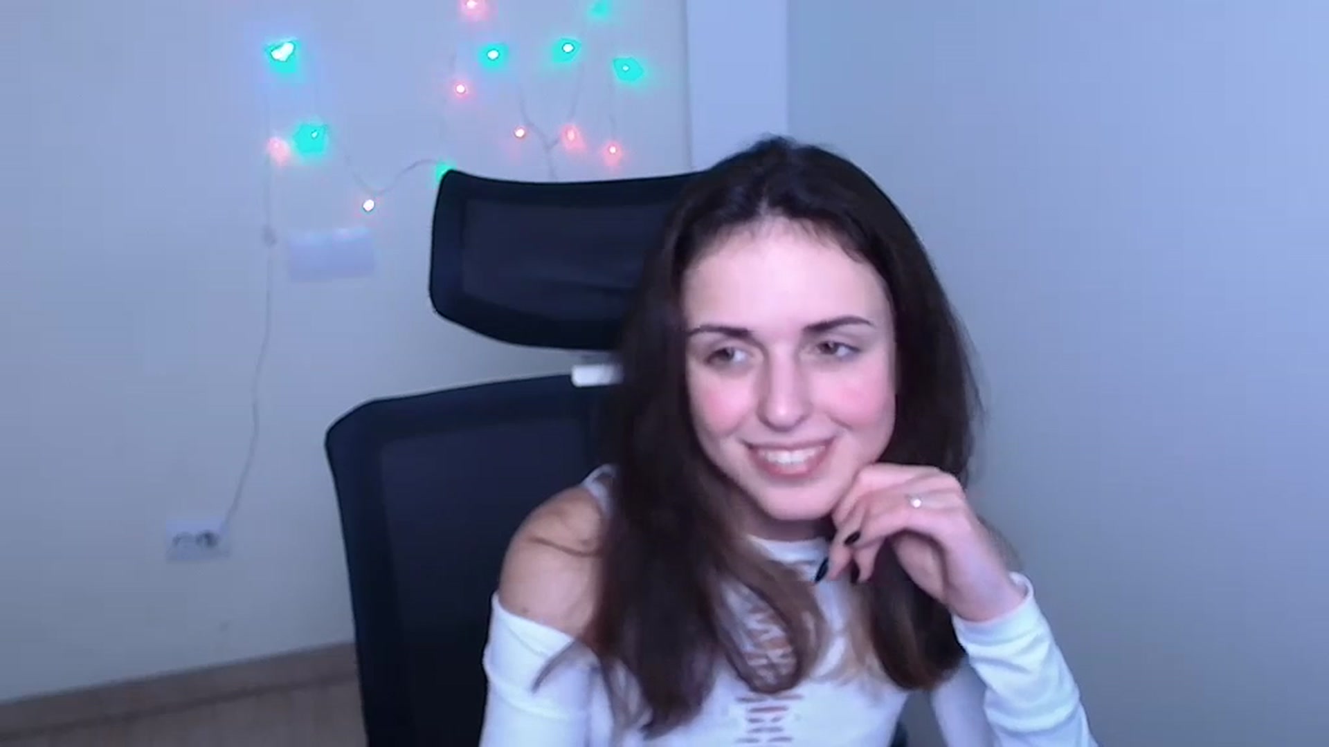 Gallery image thumbnail from Lurenn's myfreecams stream on, 12/08/2023, 10:13 image 15 of 20