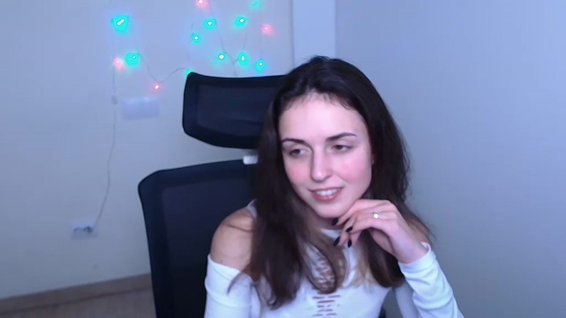 Gallery image thumbnail from Lurenn's myfreecams stream on, 12/08/2023, 10:13 image 14 of 20