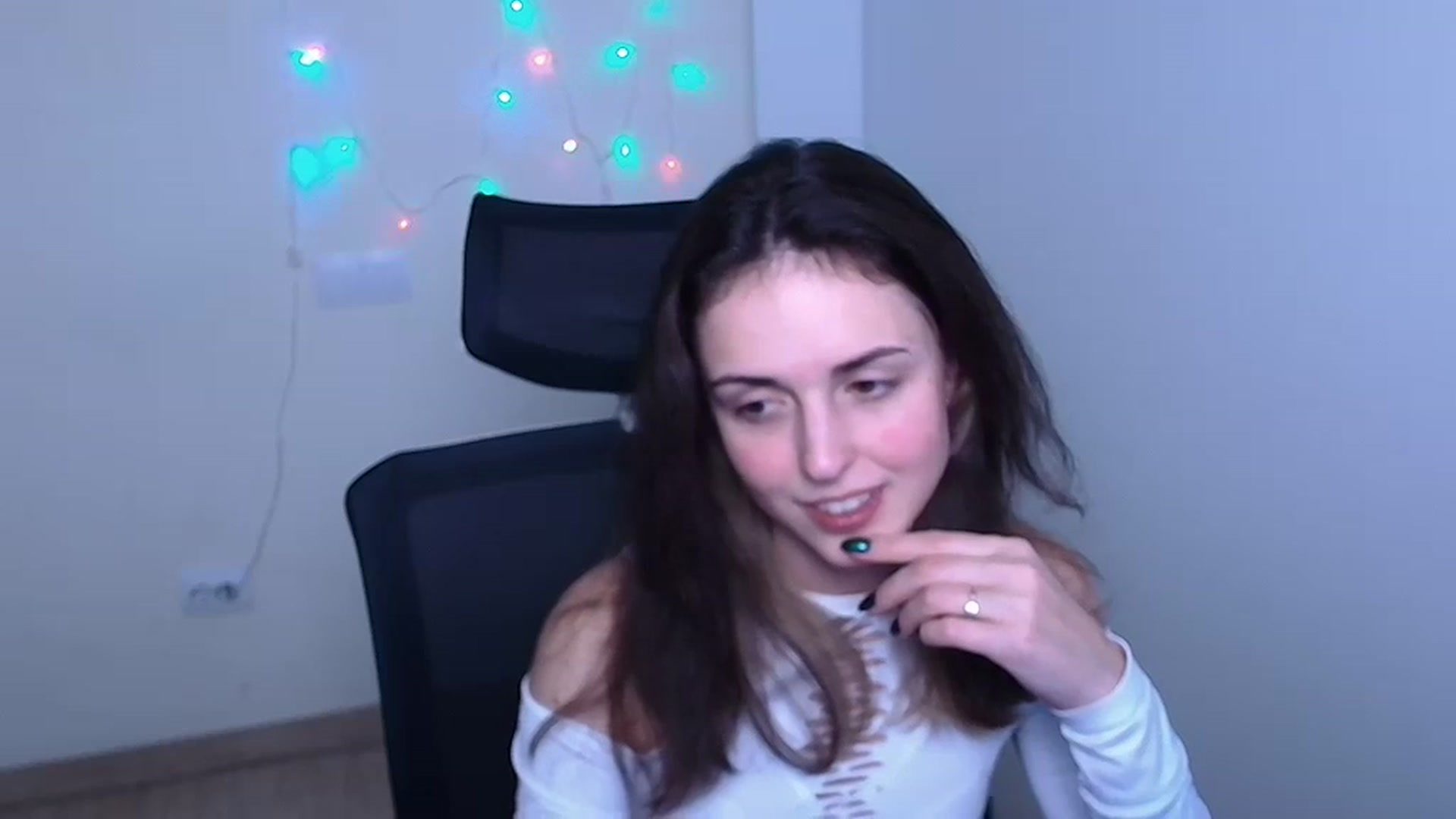 Gallery image thumbnail from Lurenn's myfreecams stream on, 12/08/2023, 10:13 image 5 of 20
