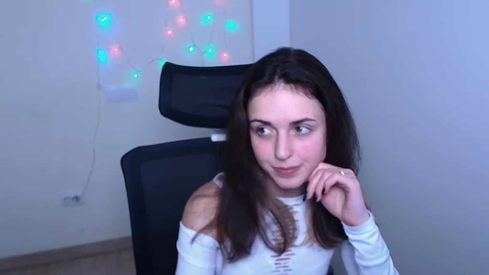 Gallery image thumbnail from Lurenn's myfreecams stream on, 12/08/2023, 10:13 image 12 of 20