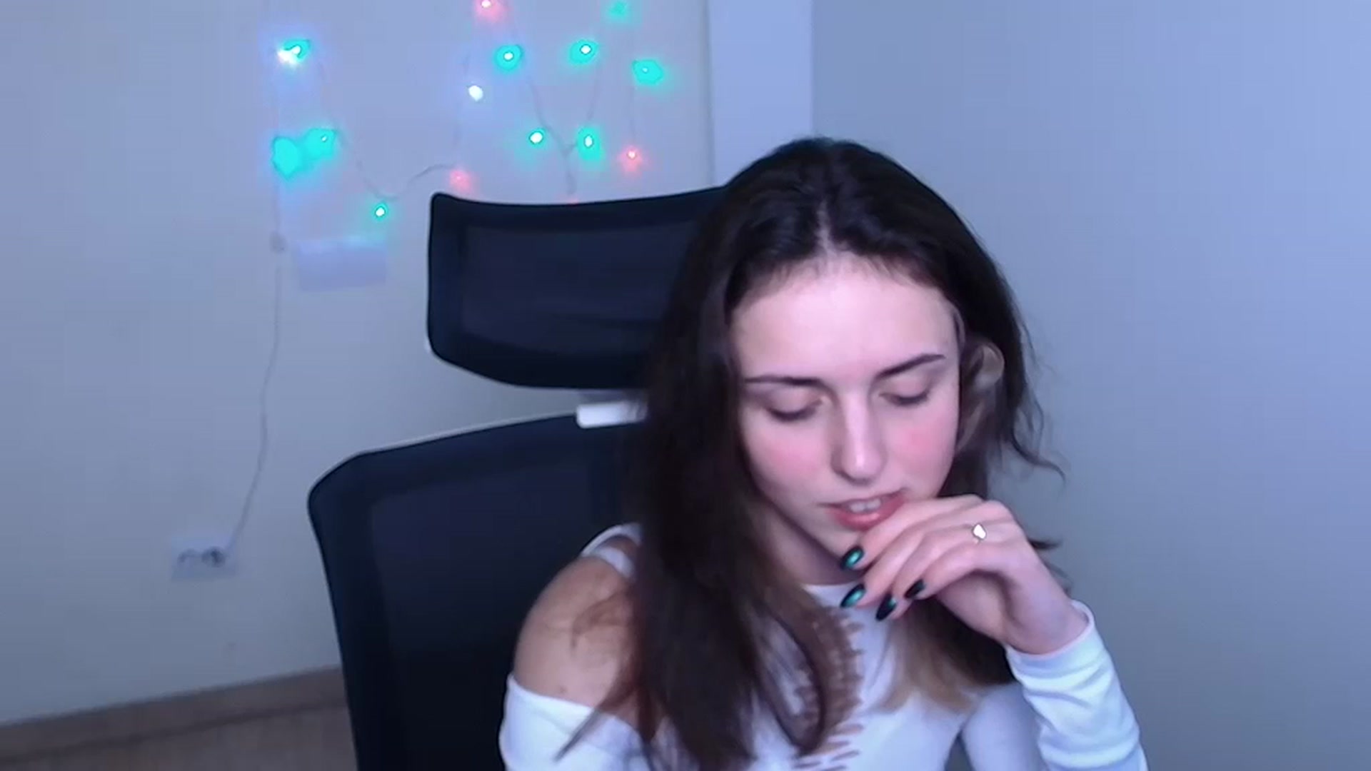 Gallery image thumbnail from Lurenn's myfreecams stream on, 12/08/2023, 10:13 image 3 of 20