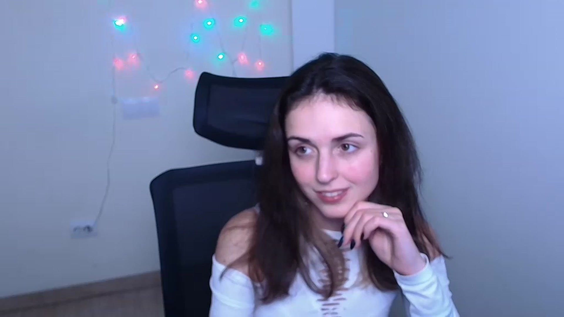 Gallery image thumbnail from Lurenn's myfreecams stream on, 12/08/2023, 10:13 image 10 of 20