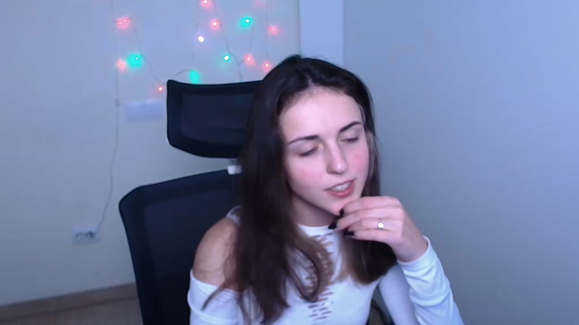 Gallery image thumbnail from Lurenn's myfreecams stream on, 12/08/2023, 10:13 image 1 of 20