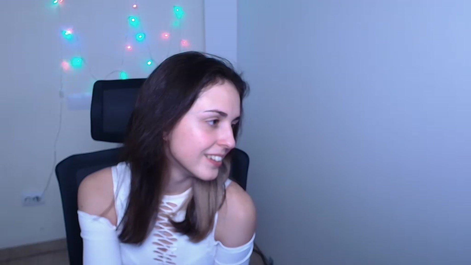 Gallery image thumbnail from Lurenn's myfreecams stream on, 12/08/2023, 11:45 image 11 of 20