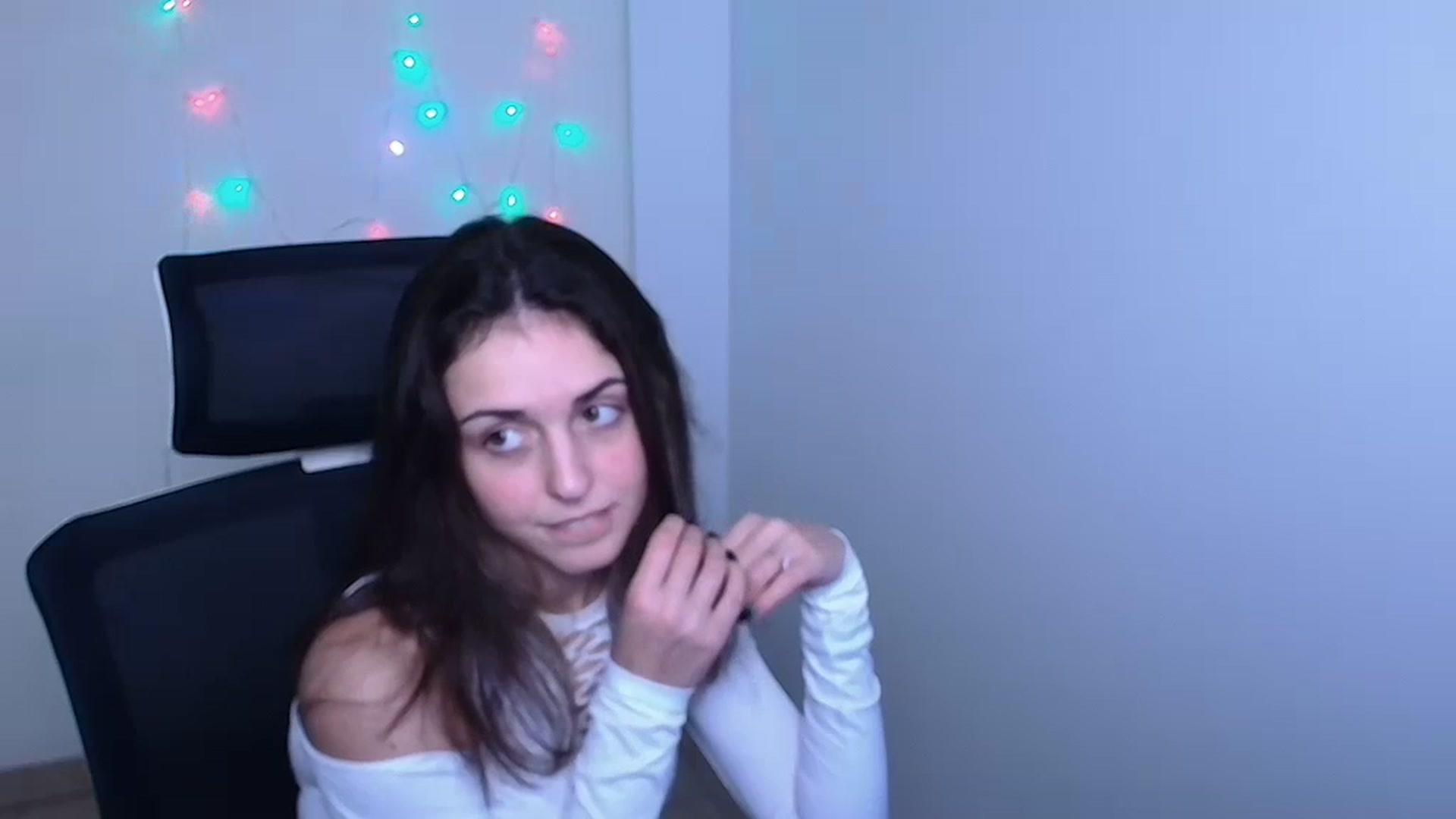 Gallery image thumbnail from Lurenn's myfreecams stream on, 12/08/2023, 11:45 image 2 of 20
