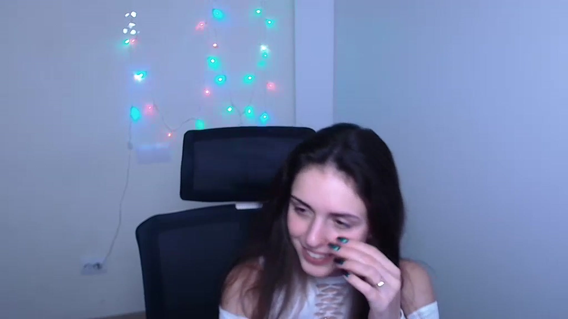 Gallery image thumbnail from Lurenn's myfreecams stream on, 12/08/2023, 12:52 image 18 of 20